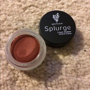 Younique Splurge cream shadow “UNAPOLOGETIC”